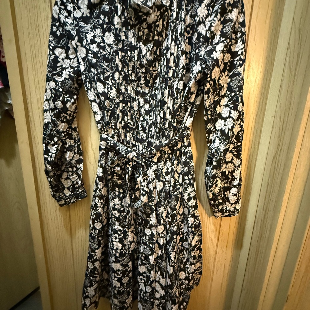 5/$20 Black and White button up dress  size smal